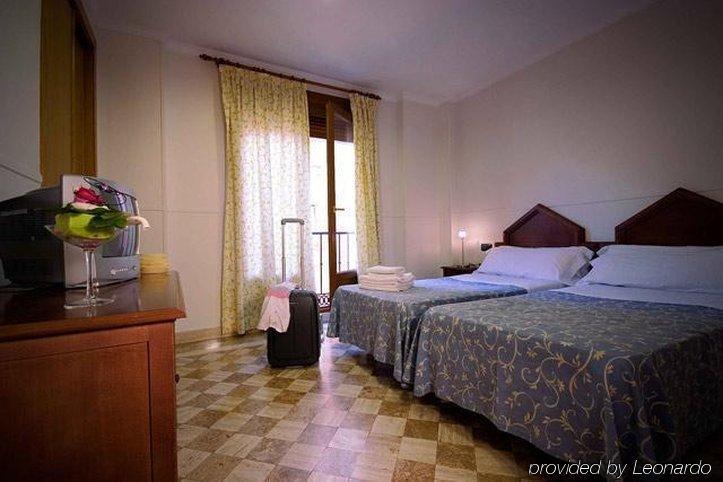Hotel Boutique Reina Mora Granada Phòng bức ảnh